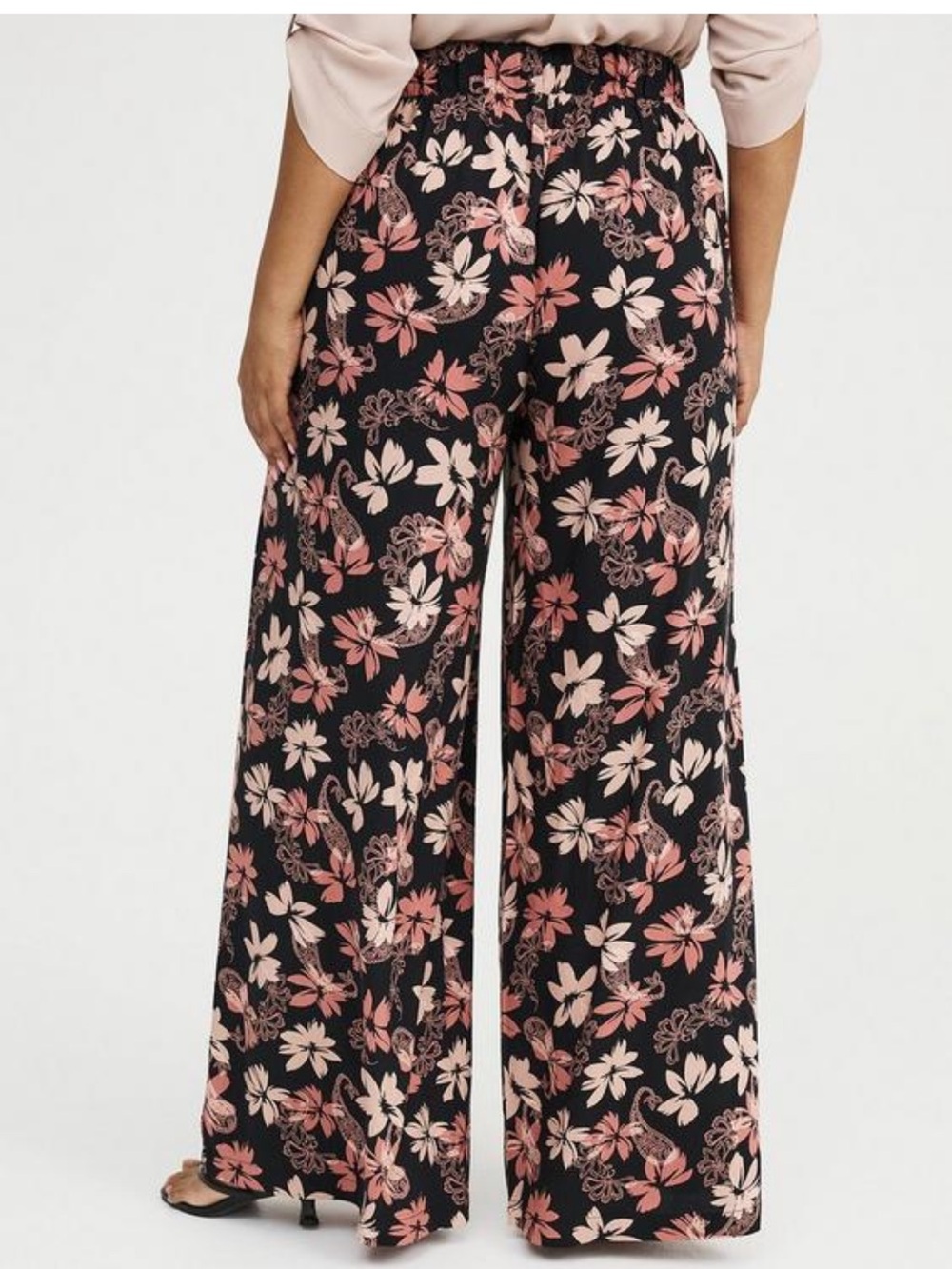 torrid Black Wide-Leg Pull-On Pants with Pink Floral Print 3 Short - Picture 4 of 8